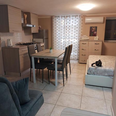Masaniello'S House Apartment Naples Room photo